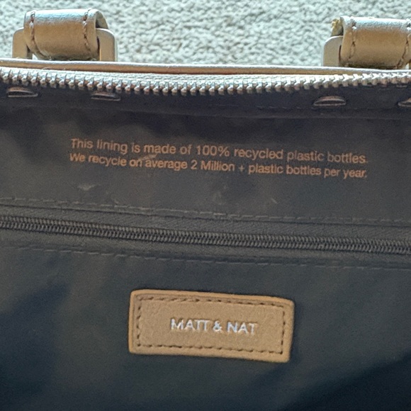 Matt & Nat vegan leather backpack ‘Vignelli’ - Picture 9 of 11